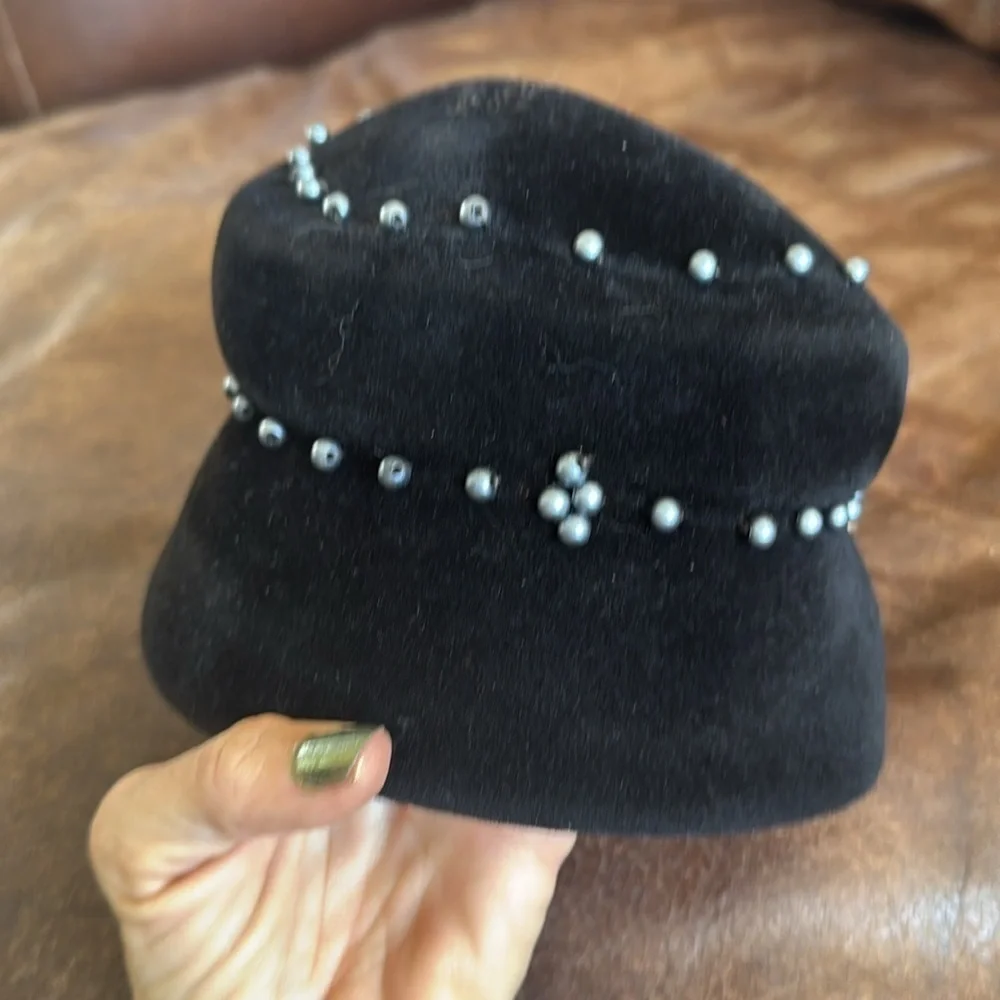 Vintage Elegant Black Velvet Hat with Beaded Details leaves wool